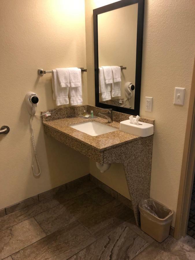 Cobblestone Hotel & Suites - Paxton Экстерьер фото